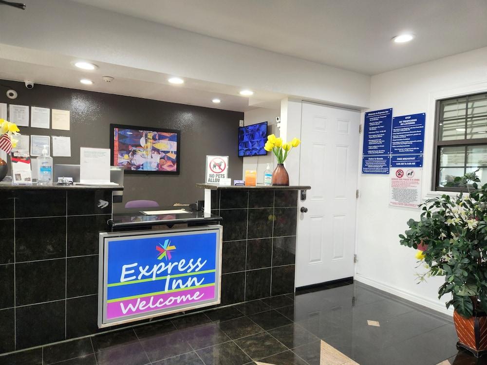 Express Inn Tomball photo 2