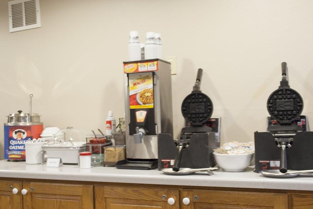 Country Inn & Suites by Radisson, Cedar Falls, IA photo 53