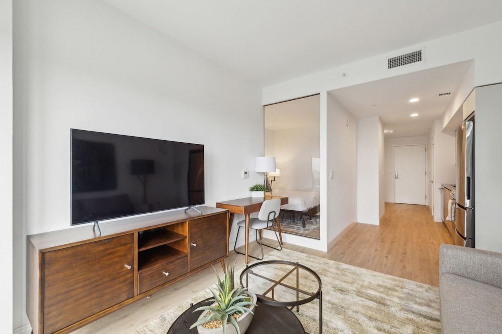 Placemakr Buzzard Point photo 25