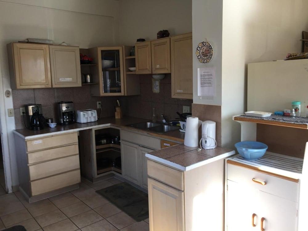 Avenues Hostel photo 26