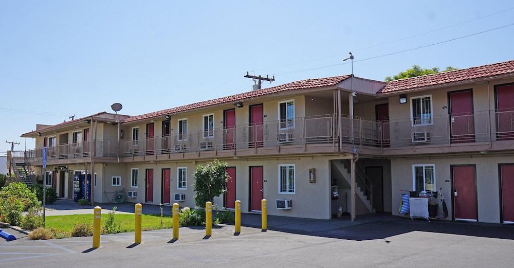 Budget Inn photo 33