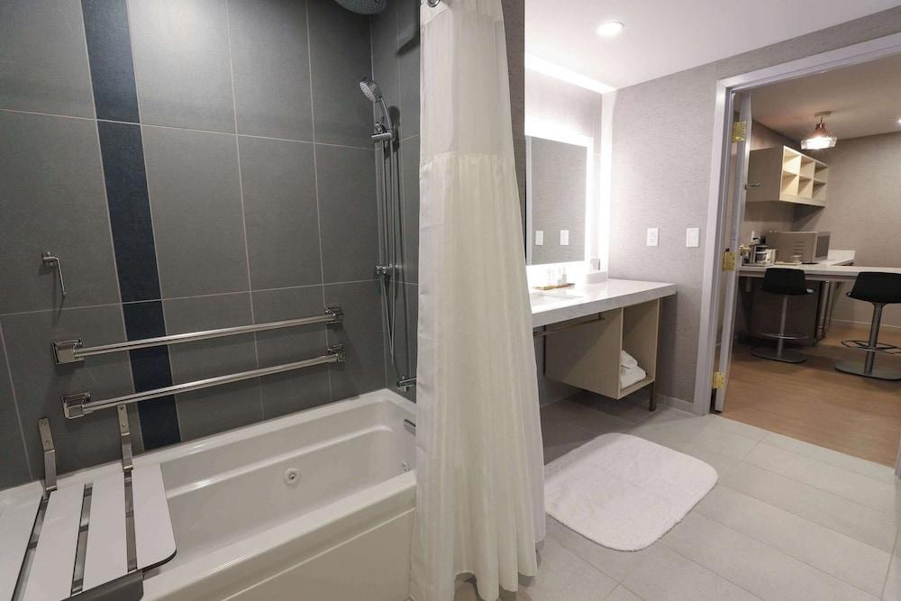 Radisson Plaza Hotel at Kalamazoo Center photo 10