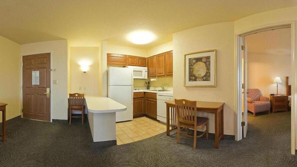 Staybridge Suites South Springfield by IHG photo 18