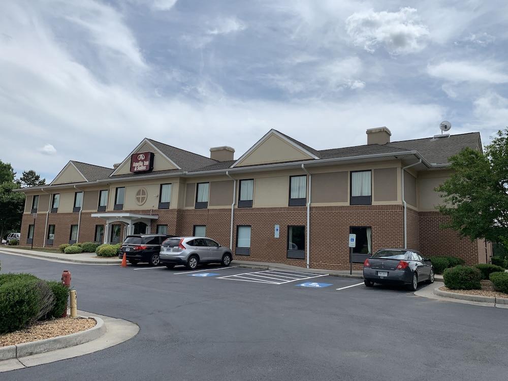 Amelia Inn & Suites photo 1