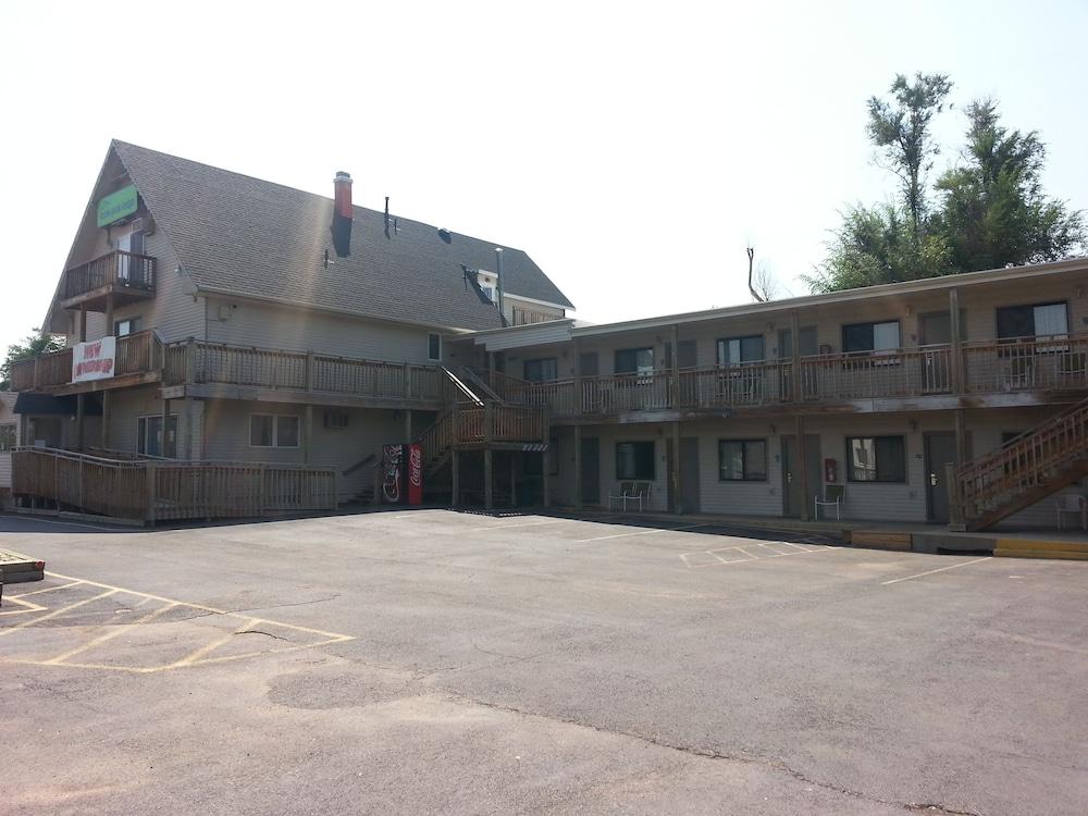 The Crow Peak Lodge photo 6