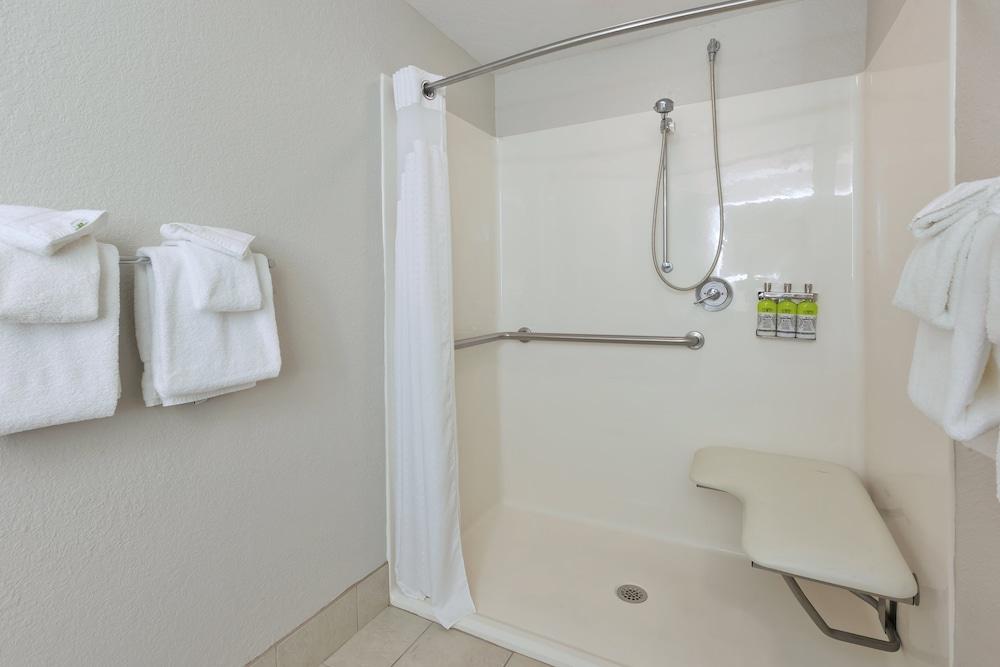 Holiday Inn Express & Suites Petoskey by IHG photo 49