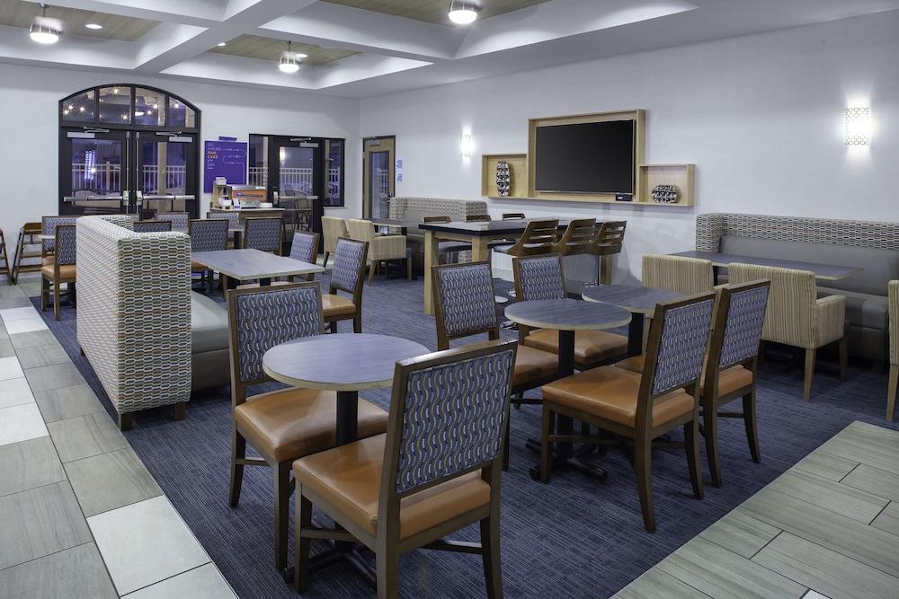 Holiday Inn Express & Suites Interstate 90 by IHG photo 26