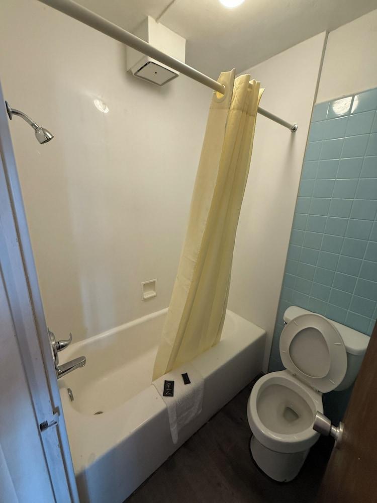 ECONOMY INN photo 5