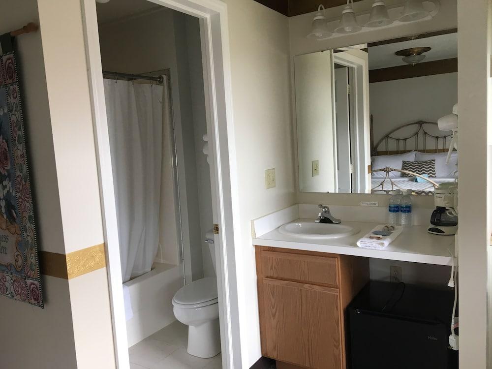 Sugarcreek Village Inn photo 31