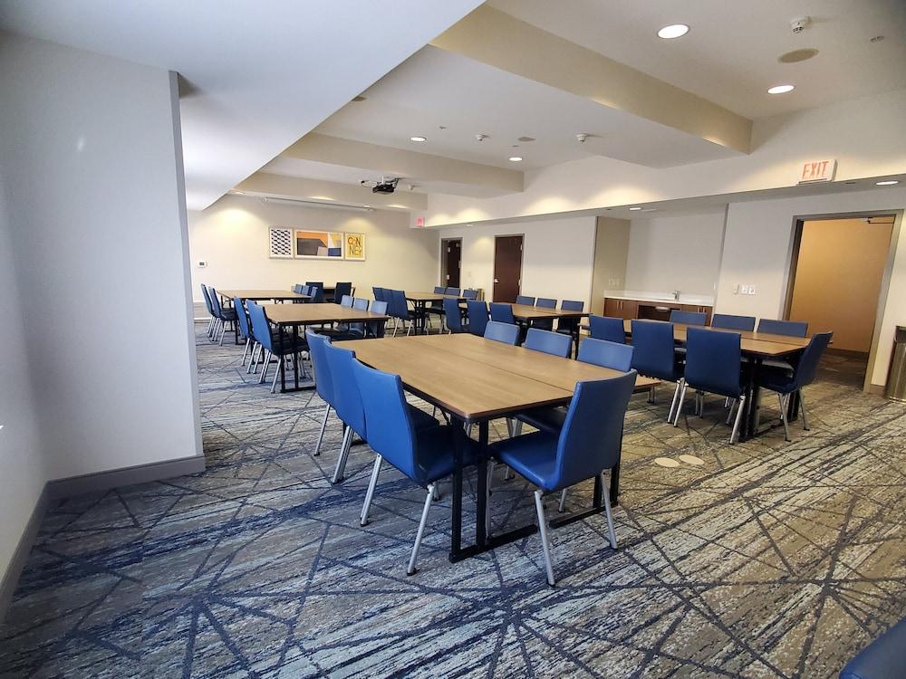 Holiday Inn Express & Suites El Paso West by IHG photo 41