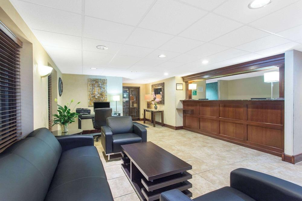 AmericInn by Wyndham Beloit — hotel in Beloit