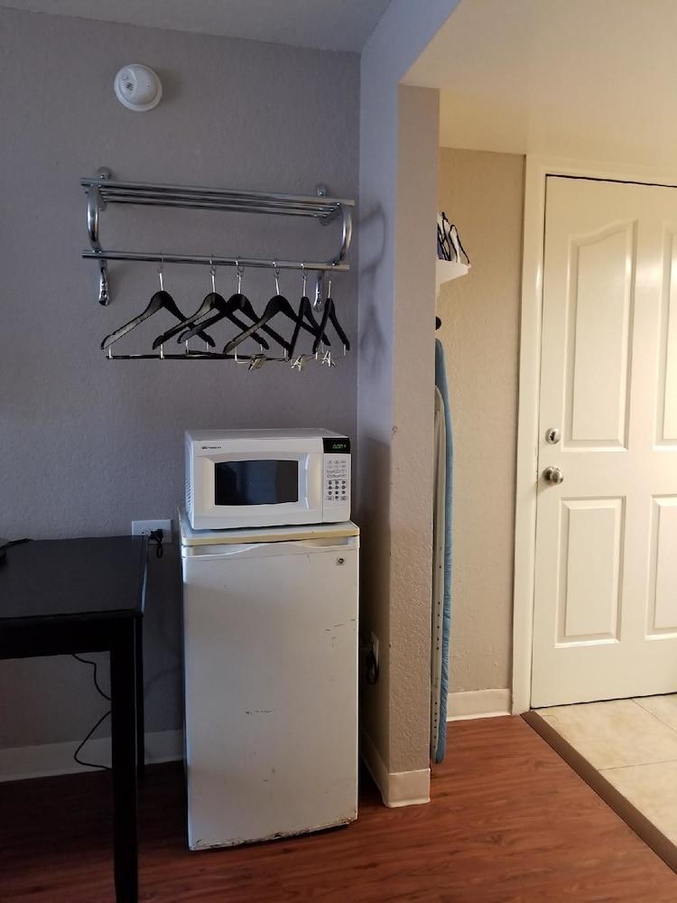 Super 8 by Wyndham San Antonio Pearl District / Downtown photo 22
