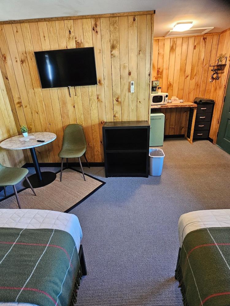 The Springs Motel photo 17