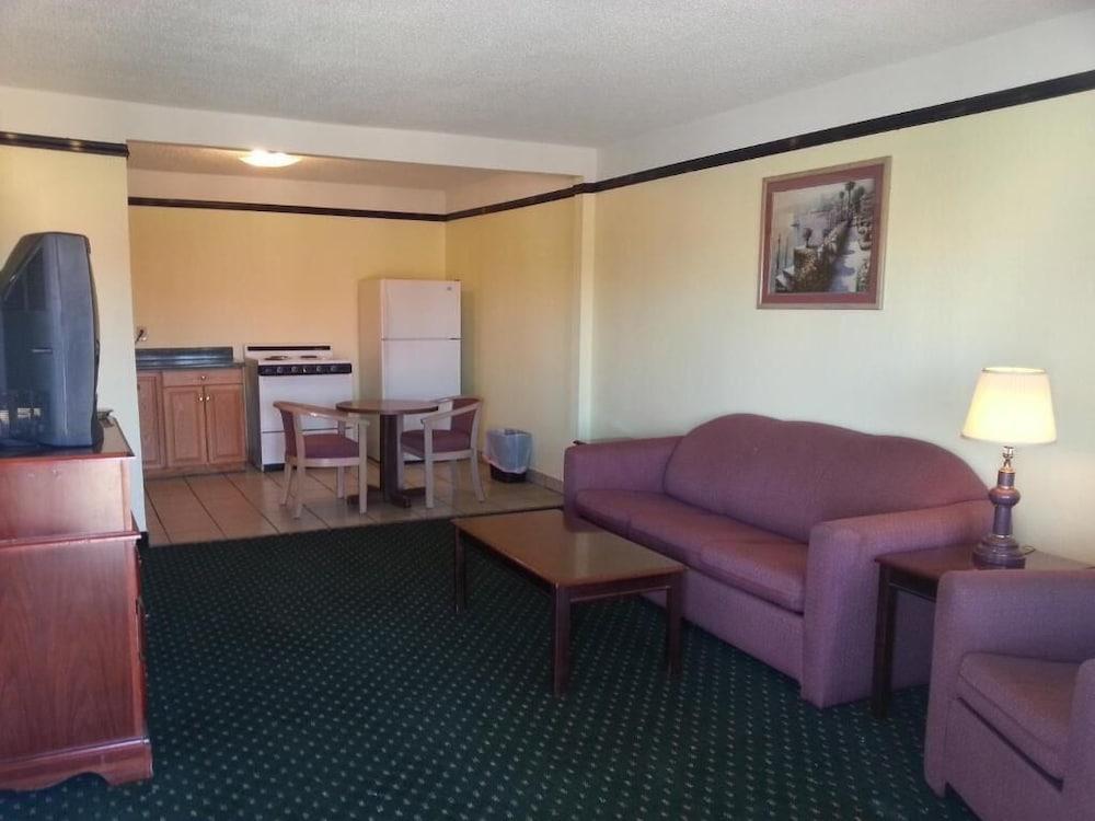 Tower Motel photo 19
