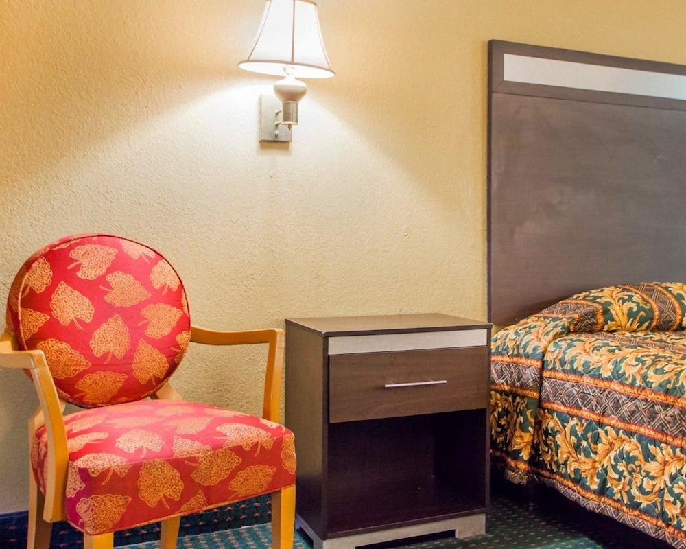 Rodeway Inn Mount Laurel Hwy 73 photo 17