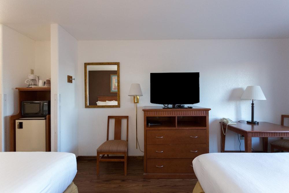 Vagabond Inn Executive - Green Valley photo 4