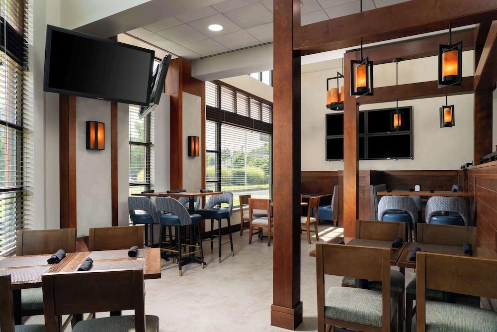 DoubleTree by Hilton Hartford - Bradley Airport photo 23