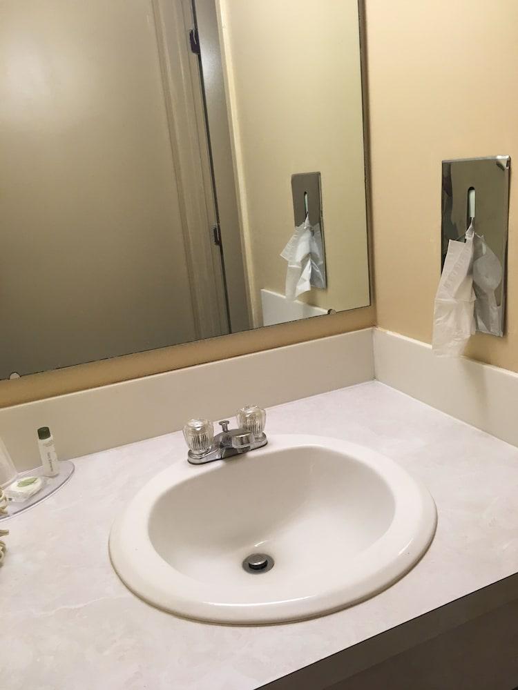 Gold Star Inn & Suites photo 20