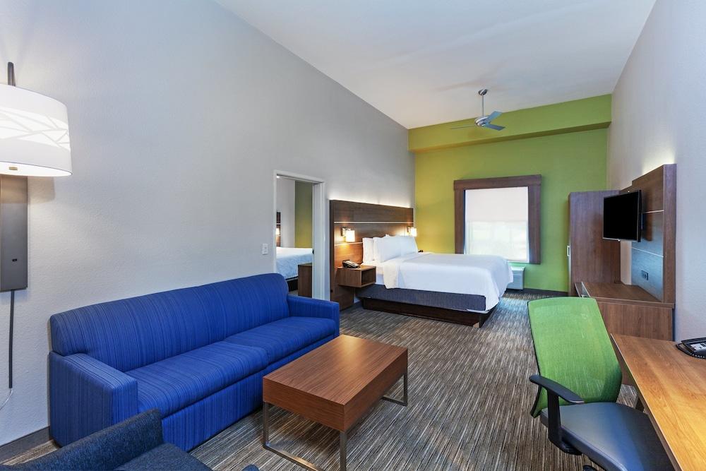 Holiday Inn Express Hotel & Suites PORT ARTHUR by IHG photo 8