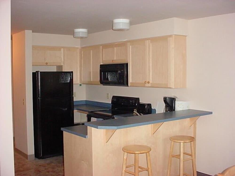 Sea Breeze Court photo 18