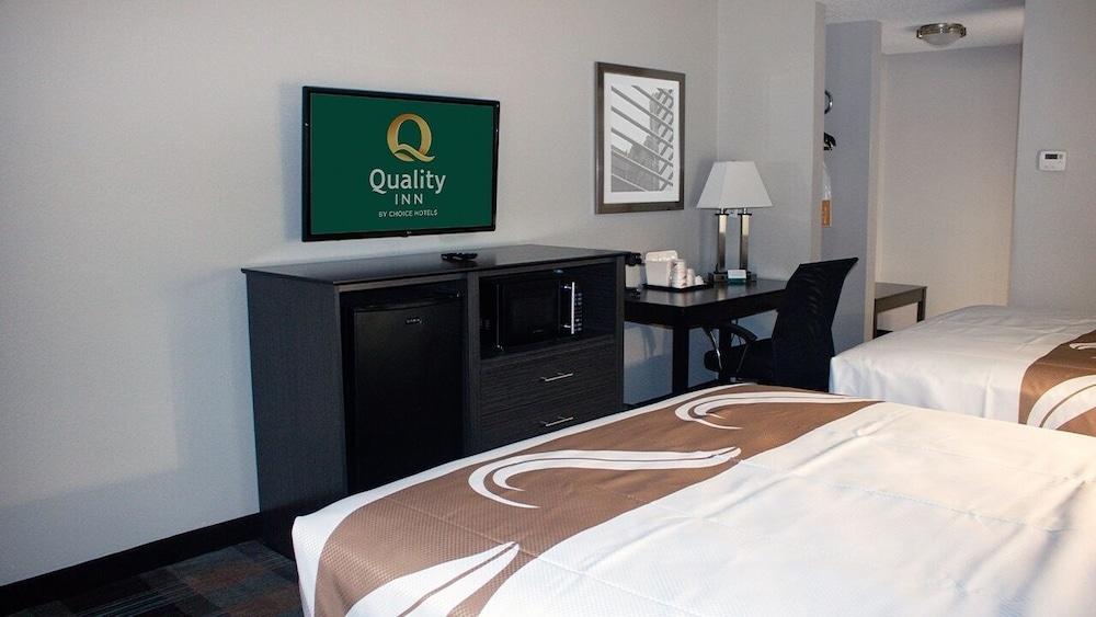 Quality Inn Roseville-Detroit North photo 16