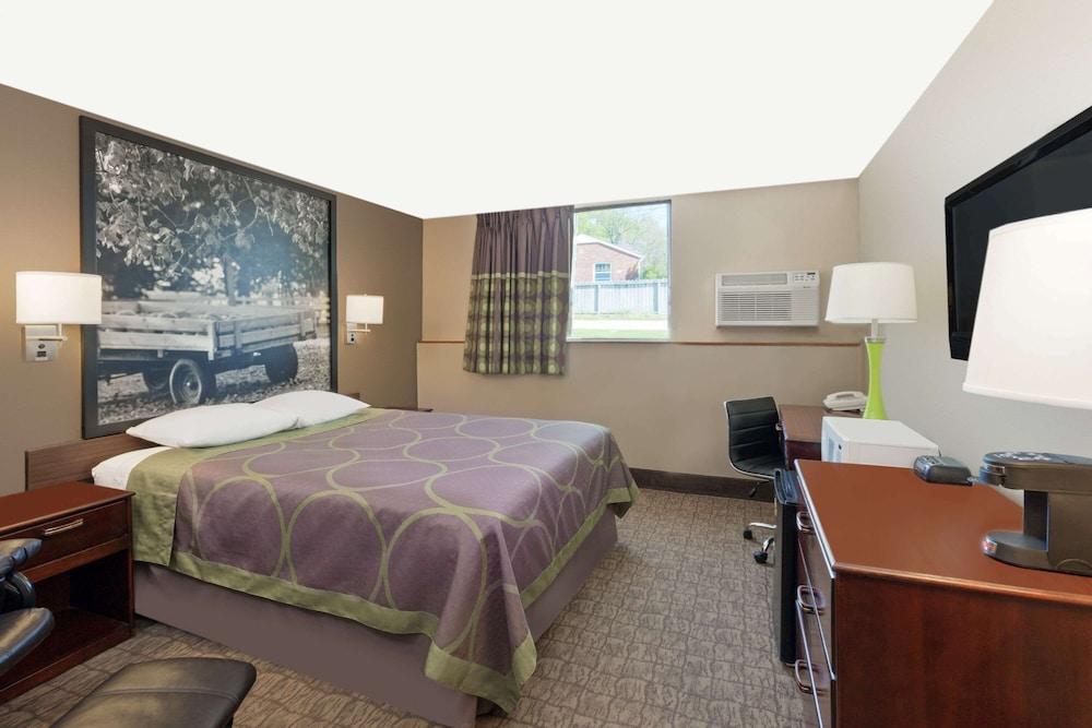 Super 8 by Wyndham Carroll photo 8
