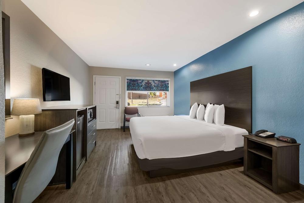 SureStay Hotel by Best Western Spring North Houston photo 5