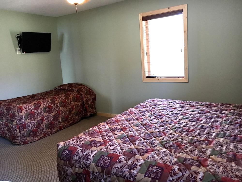 Sportsman's Lodge photo 18