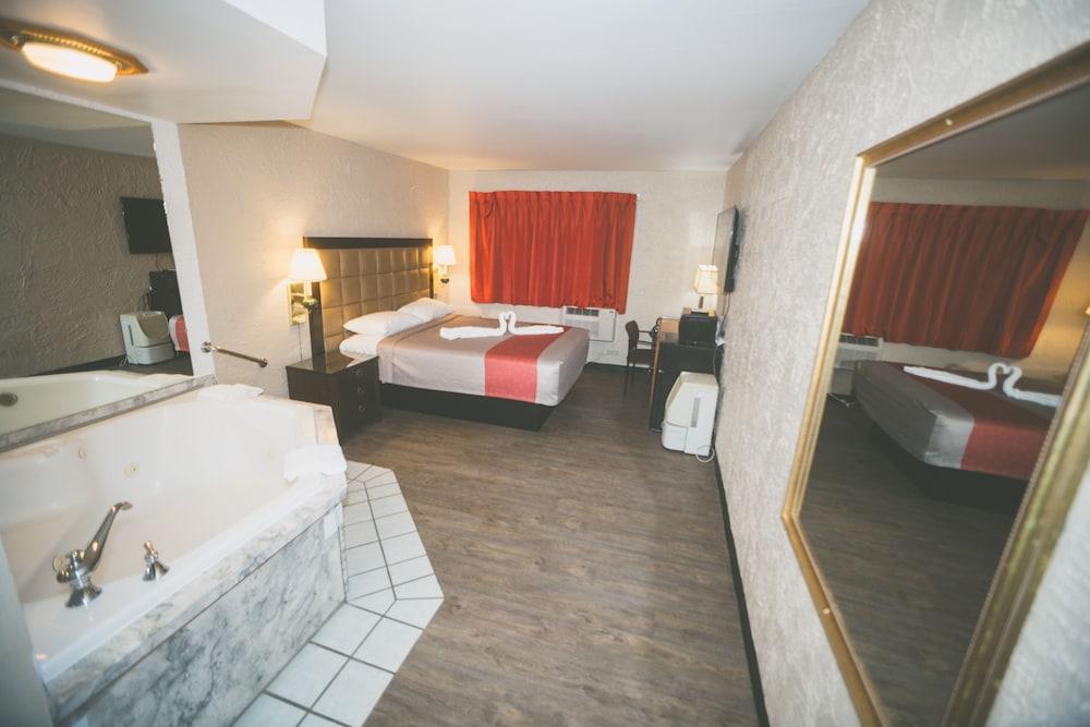 Economy Inn photo 6
