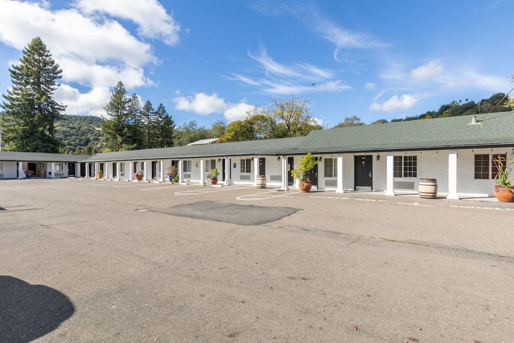 Vineyard Valley Inn photo 26