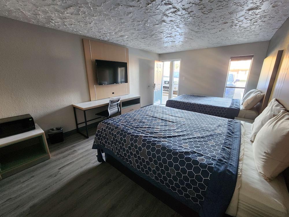 Americas Best Value Inn Longview photo 2
