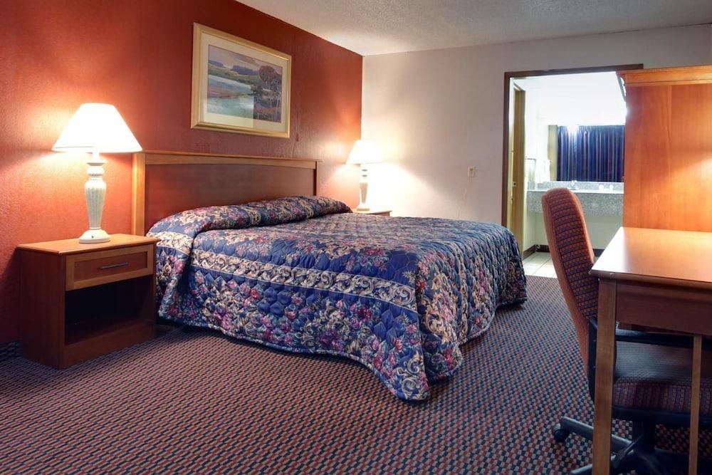 Americas Best Value Inn Weatherford, OK photo 9