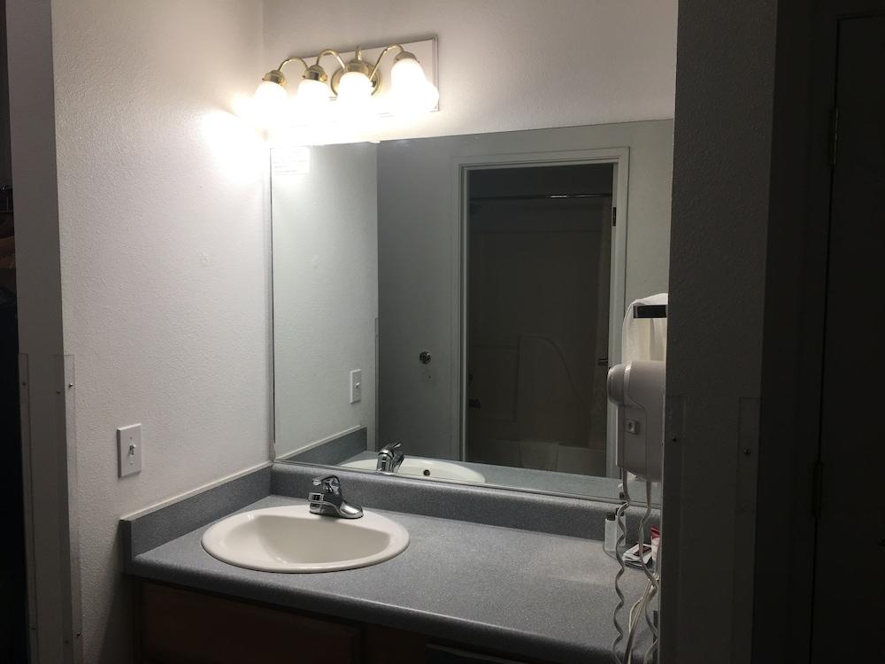 Quality Inn Carlin photo 13