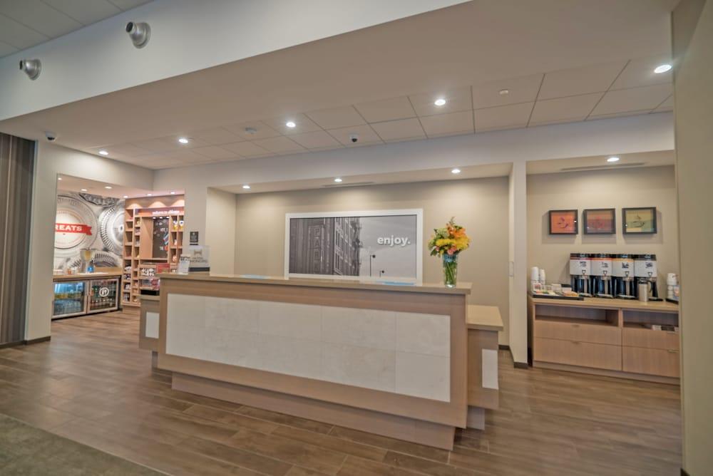 Hampton Inn Chicago North-Loyola Station photo 5