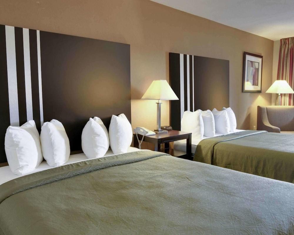 Quality Inn & Suites Clarksville photo 34