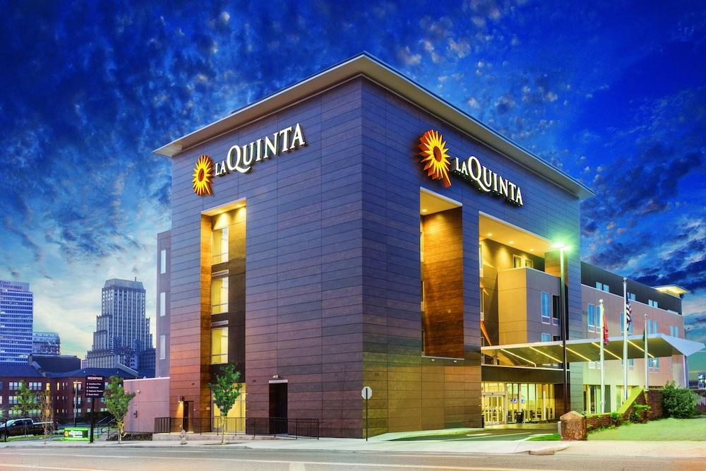 La Quinta Inn & Suites by Wyndham Orlando - IDrive Theme Parks photo 29