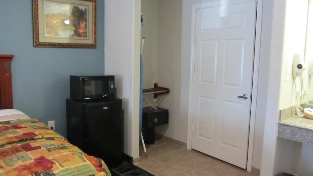 Regency Inn photo 9