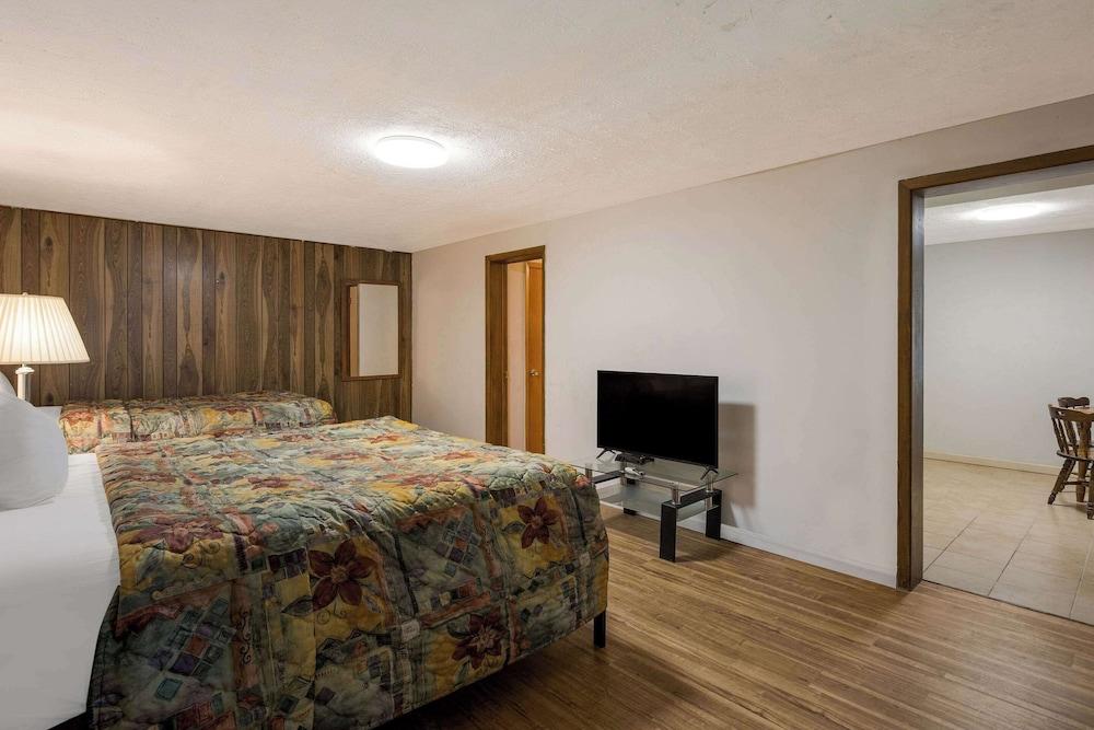 Rodeway Inn photo 19