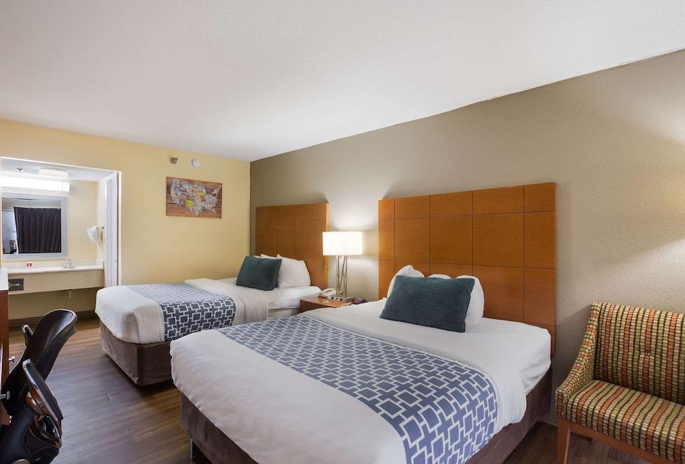 Econo Lodge Inn & Suites Hardeeville I-95 photo 99