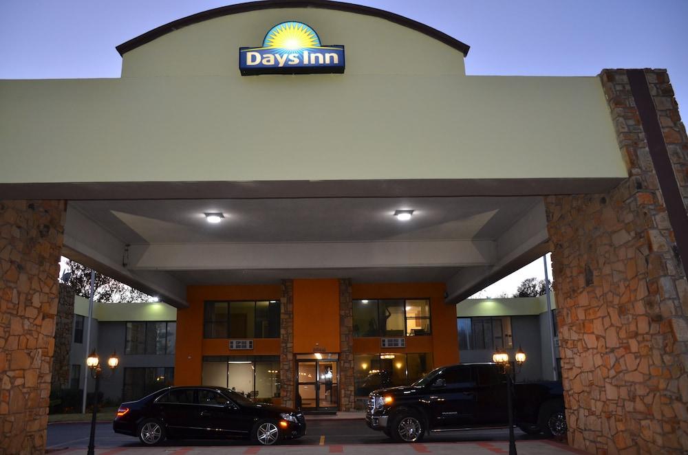 Days Inn by Wyndham Southern Hills/ORU photo 90