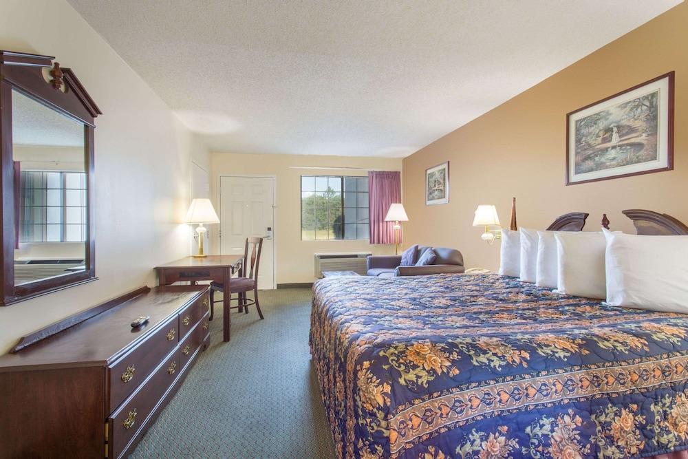 Days Inn by Wyndham Picayune photo 5