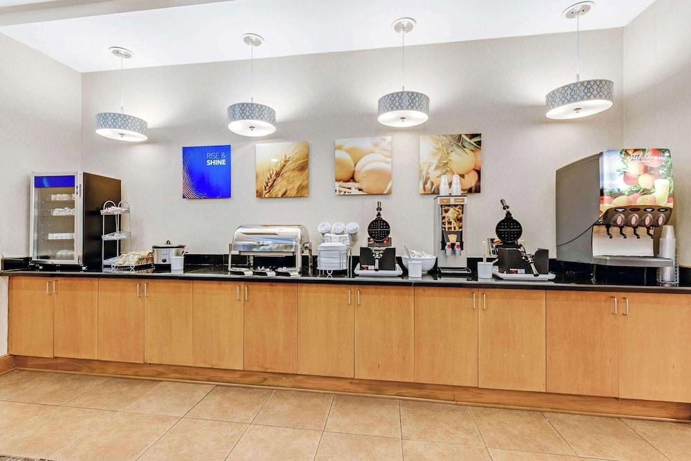 Comfort Suites Murfreesboro Shopping District photo 36