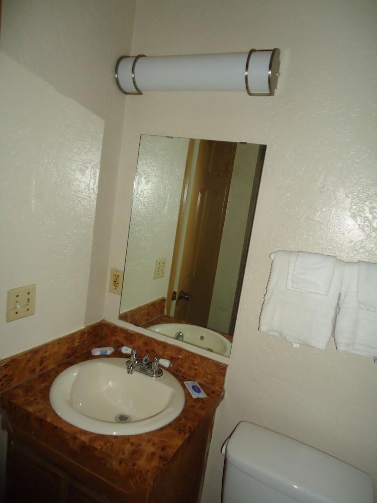 Budget Inn photo 26
