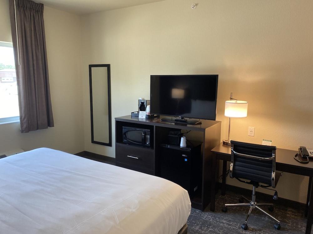 Cobblestone Inn & Suites - Forest City photo 26