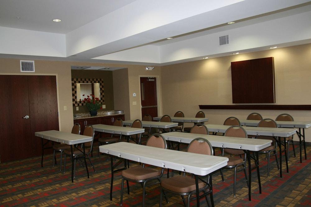 Hampton Inn & Suites West Point photo 9
