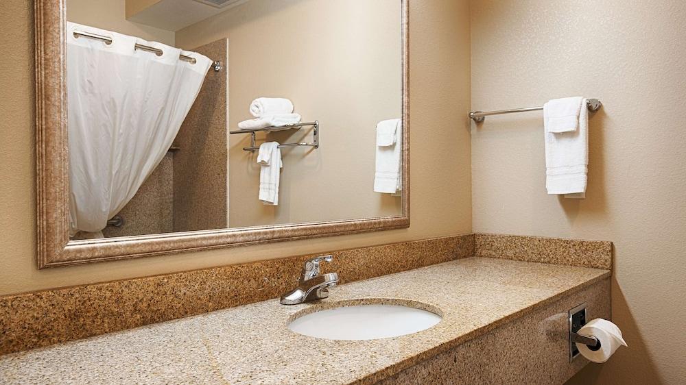 Best Western Henrietta Inn & Suites photo 10