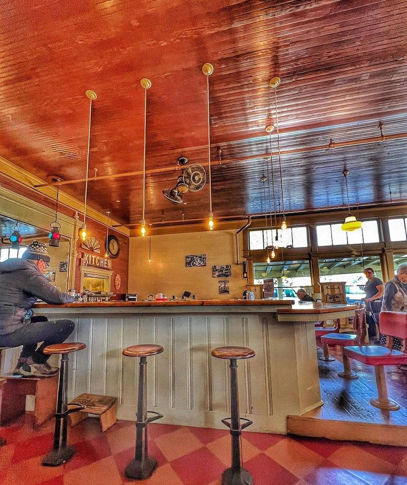 Mccloud Mercantile Hotel photo 15