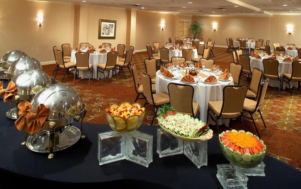 Clinton Inn Hotel & Event Center photo 14