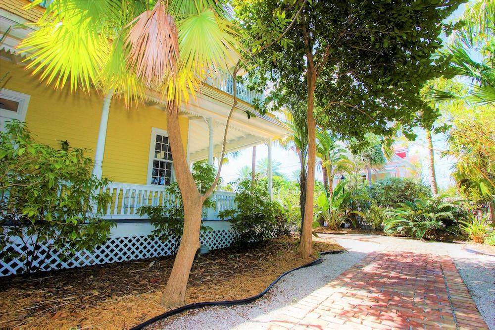 Southernmost House photo 65