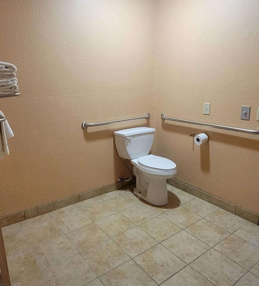 Quality Inn & Suites Mount Pleasant photo 27